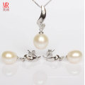 Joyería de plata con perlas blancas y CZ